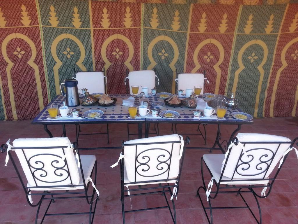 Dar Ilyana Hotel Ait Tiourhza Ngoại thất bức ảnh